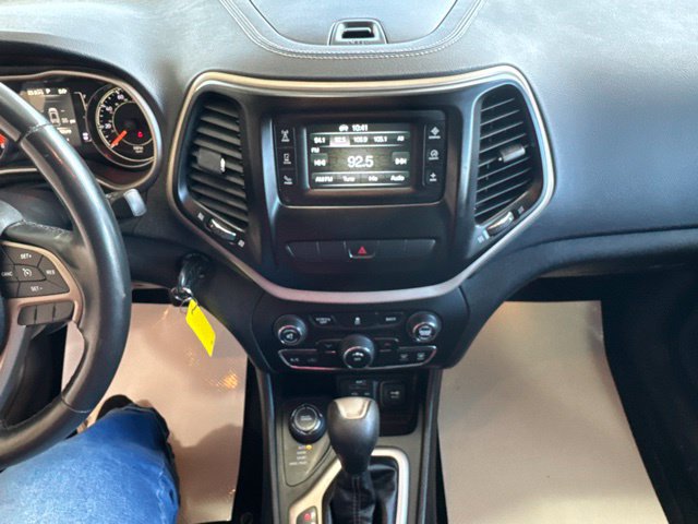 Used 2014 Jeep Cherokee Latitude AWD/4WD image 21