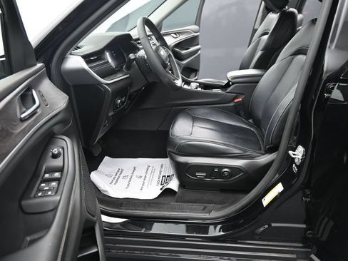 Used 2023 Jeep Grand Cherokee L Limited AWD/4WD image 17