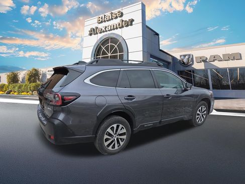 Used 2025 Subaru Outback Premium w/ Popular Package #1A AWD/4WD image 6