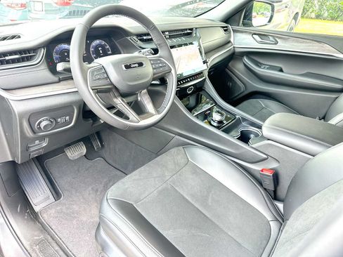 New 2026 Jeep Grand Cherokee Altitude RWD image 18