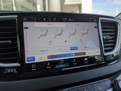 Used 2024 Chrysler Pacifica Touring-L image 25