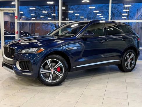 Used 2018 Jaguar F-PACE S image 1
