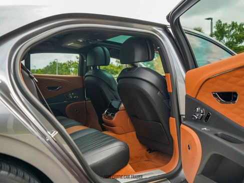 Used 2022 Bentley Flying Spur Plug-In Hybrid image 60