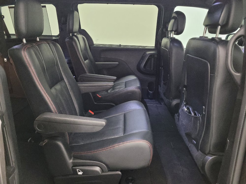 Used 2016 Dodge Grand Caravan R/T w/ Driver Convenience Group FWD image 19