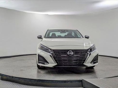 Used 2025 Nissan Altima 2.5 SV image 12