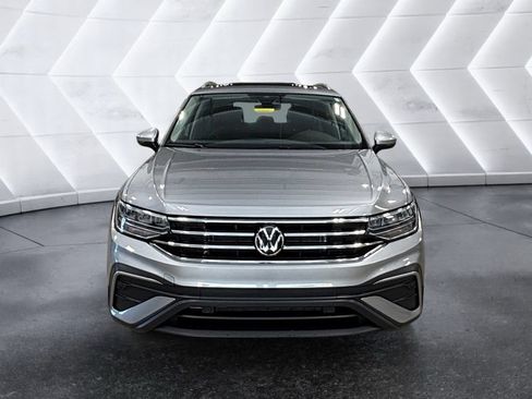 Used 2024 Volkswagen Tiguan SE w/ Panoramic Sunroof Package AWD/4WD image 2