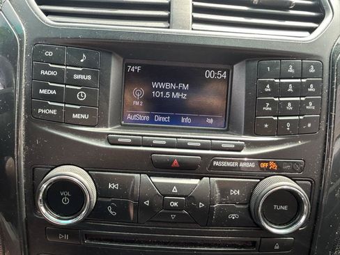 Used 2016 Ford Explorer XLT AWD/4WD image 22