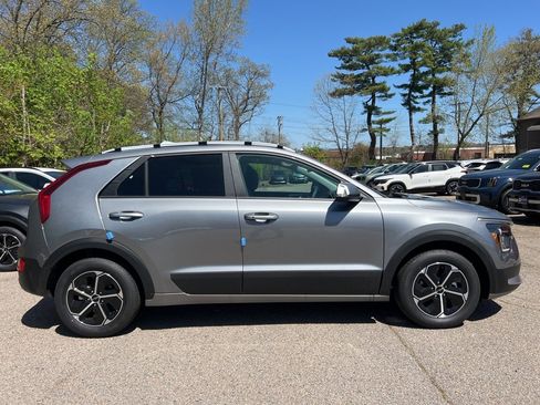 New 2025 Kia Niro EX w/ EX Cold Weather Package image 4