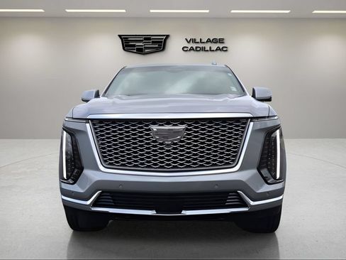 Certified 2026 Cadillac Escalade Luxury w/ LPO, Radiant Package AWD/4WD image 8