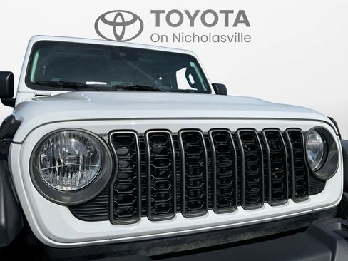Used 2025 Jeep Gladiator Sport AWD/4WD image 10
