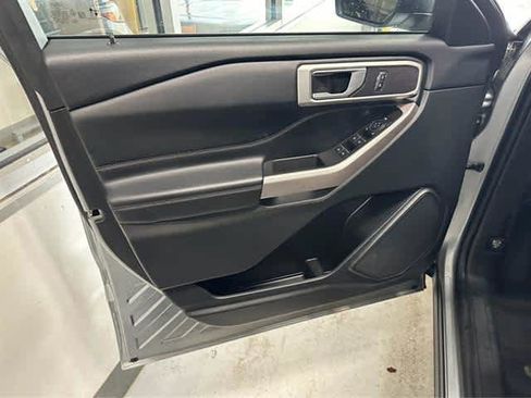 Used 2023 Ford Explorer XLT w/ Equipment Group 202A image 12