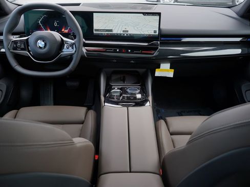 Used 2025 BMW 530i image 14