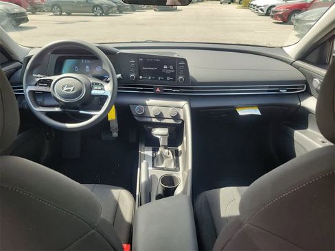 New 2025 Hyundai Elantra SE image 13