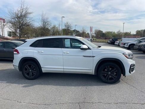 Used 2020 Volkswagen Atlas Cross Sport SE w/ Panoramic Sunroof Package image 2