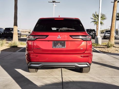 Used 2025 Mitsubishi Outlander SE image 7