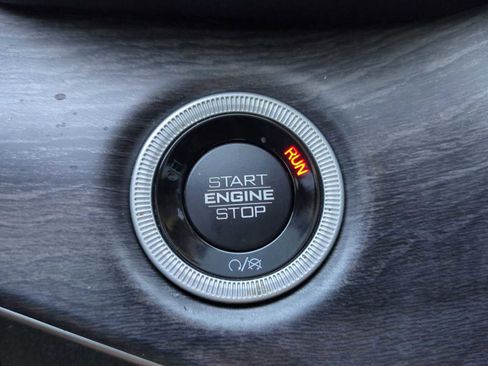 Used 2023 Jeep Grand Cherokee L Limited w/ Luxury Tech Group II image 17