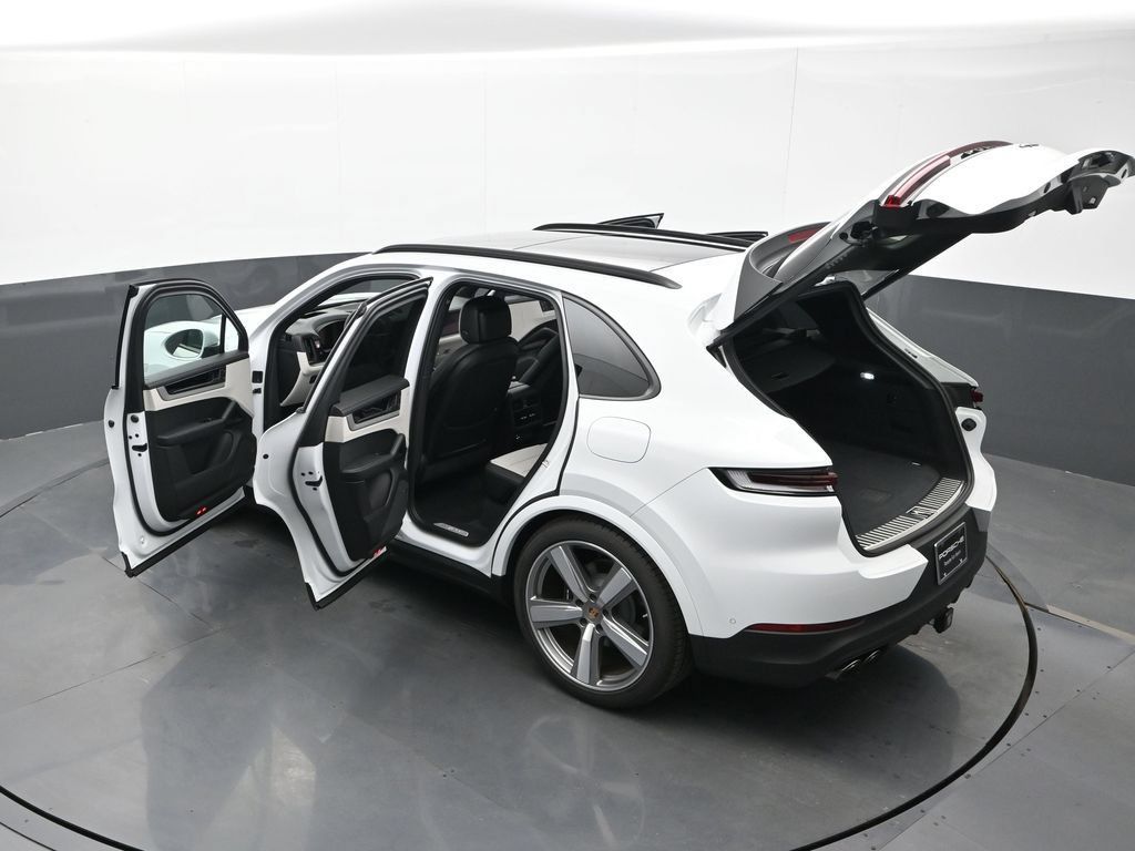 Certified 2025 Porsche Cayenne E-Hybrid AWD/4WD image 29