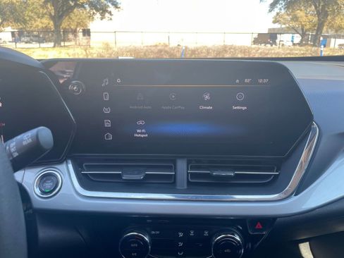 Used 2025 Chevrolet Trax LT image 21