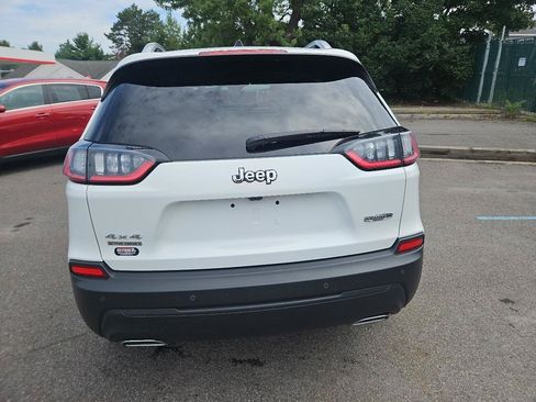 Used 2021 Jeep Cherokee Latitude Lux w/ Mopar Interior Package AWD/4WD image 4