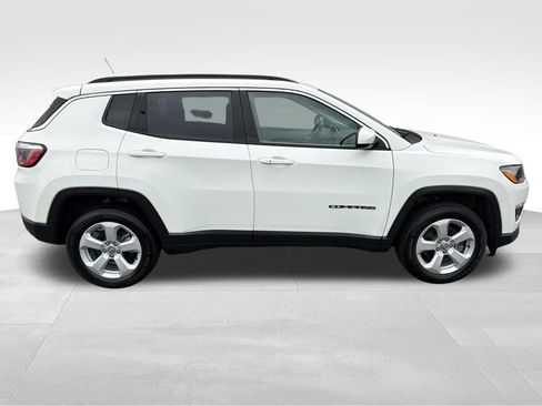 Used 2019 Jeep Compass Latitude w/ Popular Equipment Group AWD/4WD image 9
