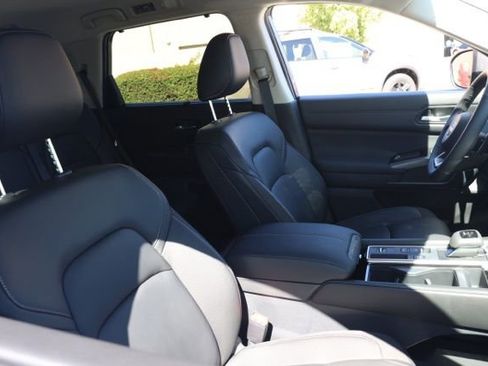 New 2025 Nissan Pathfinder SL image 21