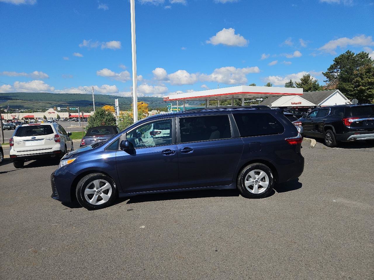 Used 2020 Toyota Sienna LE FWD image 40
