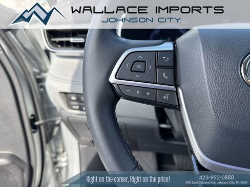 Used 2024 Toyota Highlander Platinum AWD/4WD image 30
