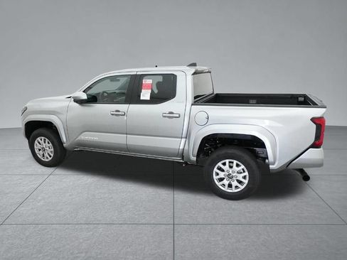 Used 2026 Toyota Tacoma SR5 RWD image 5