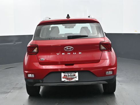 Used 2022 Hyundai Venue Limited image 5