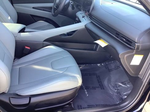 Certified 2025 Hyundai Elantra Limited image 29