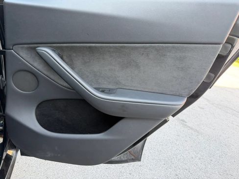 Used 2023 Tesla Model Y Long Range AWD/4WD image 28
