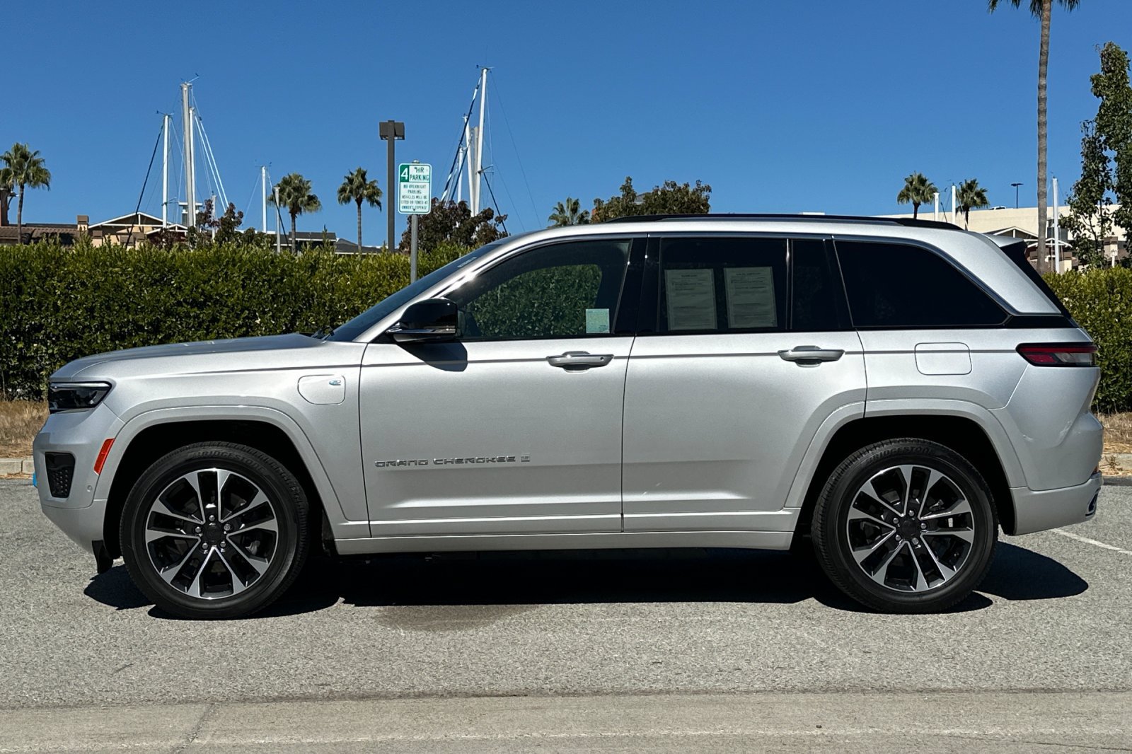 Used 2023 Jeep Grand Cherokee Overland w/ Advanced Protech Group III AWD/4WD image 7