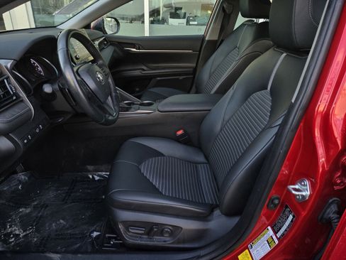 Used 2021 Toyota Camry SE w/ Convenience Package image 16