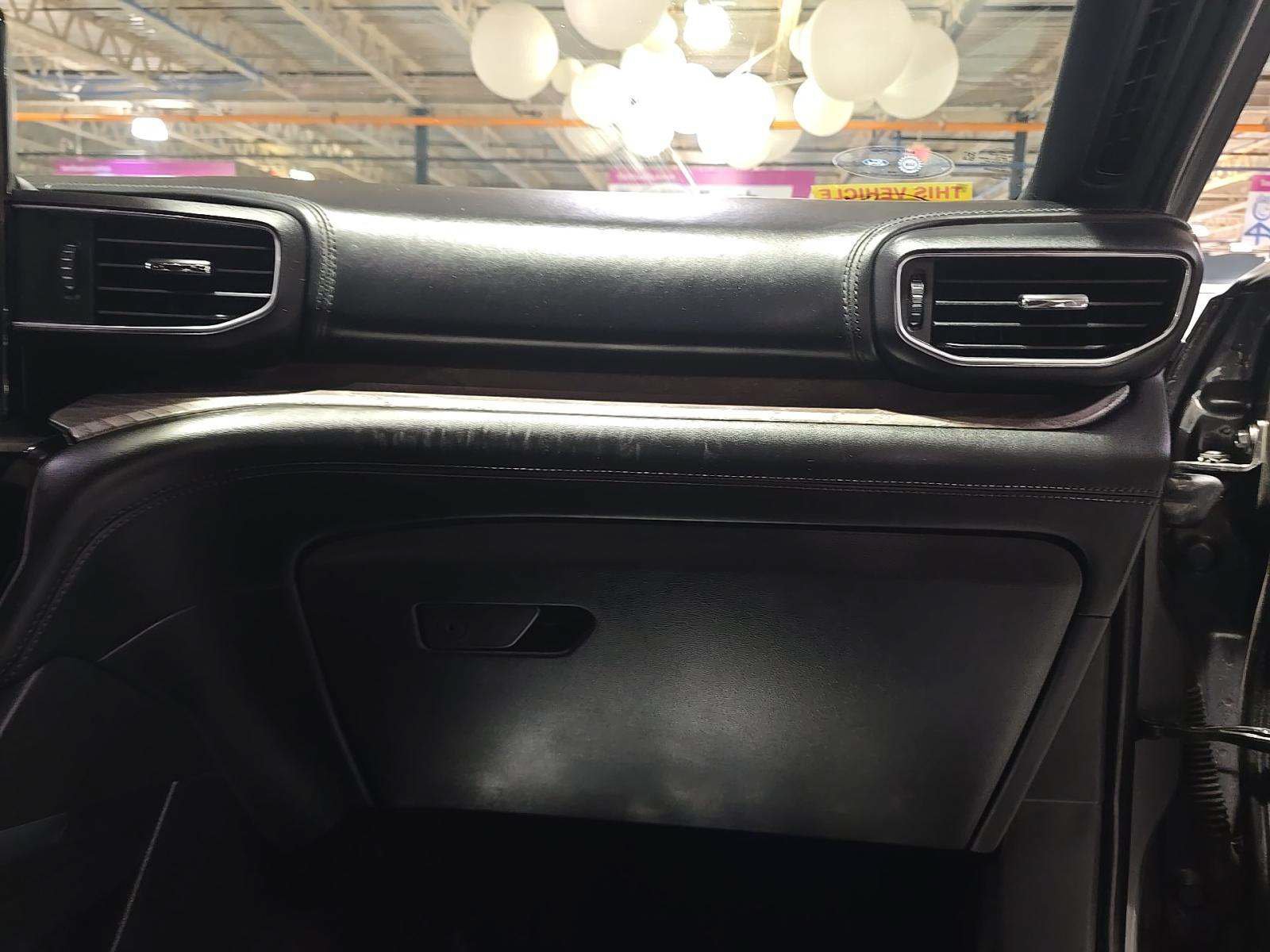 Used 2022 Ford Explorer Platinum w/ Equipment Group 601A AWD/4WD image 8