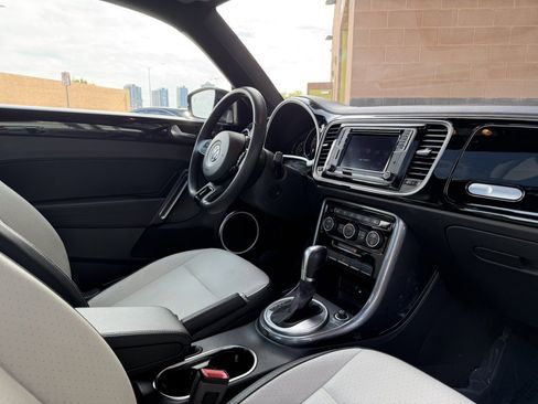 Used 2018 Volkswagen Beetle 2.0T SE image 32