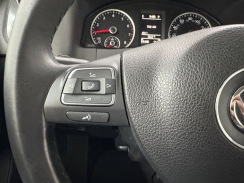 Used 2014 Volkswagen Tiguan S image 27