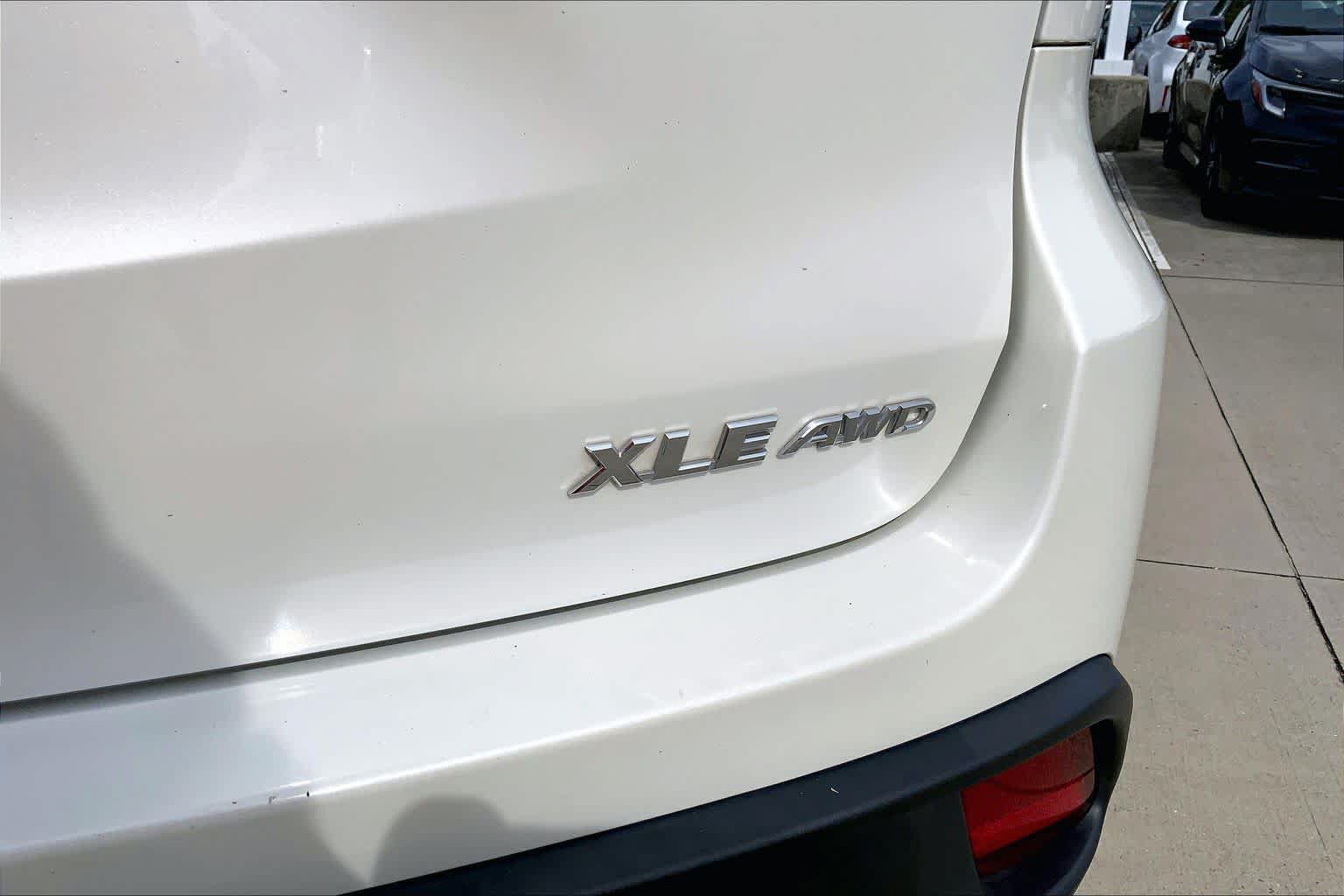 Used 2019 Toyota Highlander XLE AWD/4WD image 10