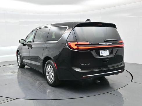 New 2026 Chrysler Pacifica Select image 9