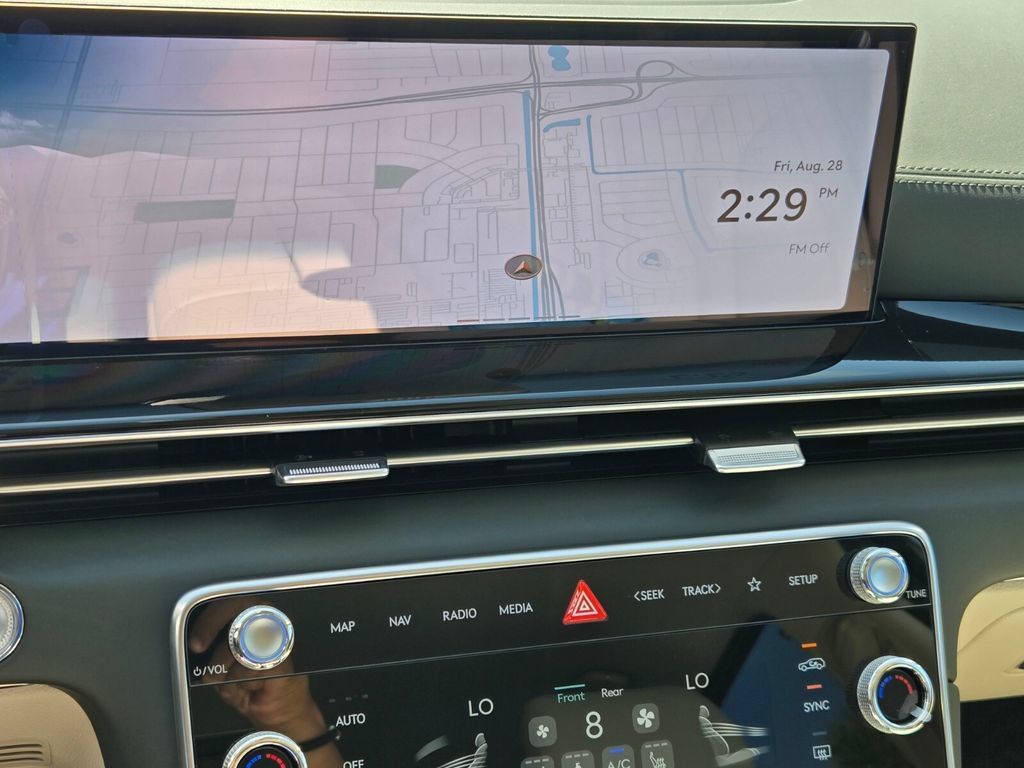 New 2026 Genesis GV80 2.5T RWD image 10