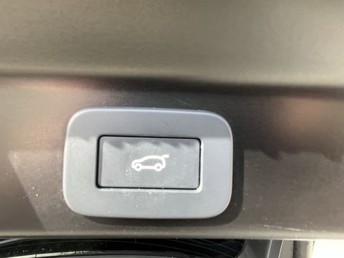 Certified 2023 Jaguar F-PACE R-Dynamic S image 41