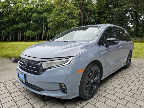 Used 2023 Honda Odyssey Sport image 3