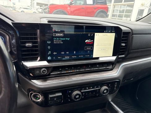Used 2022 Chevrolet Silverado 1500 LTZ AWD/4WD image 22