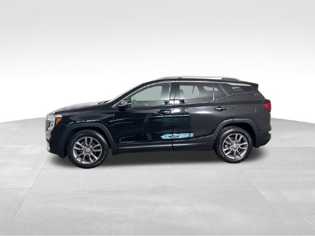 Used 2022 GMC Terrain SLT w/ Tech Package AWD/4WD image 2