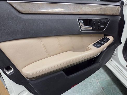 Used 2010 Mercedes-Benz E 350 Sedan image 23