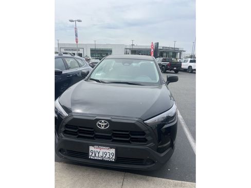 Used 2026 Toyota Corolla Cross L image 2