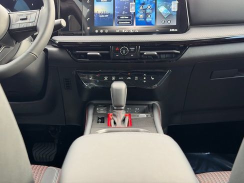 New 2026 Nissan Kicks SR w/ SR Premium Package FWD image 25