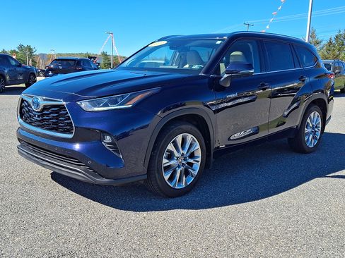 Used 2021 Toyota Highlander Limited image 3