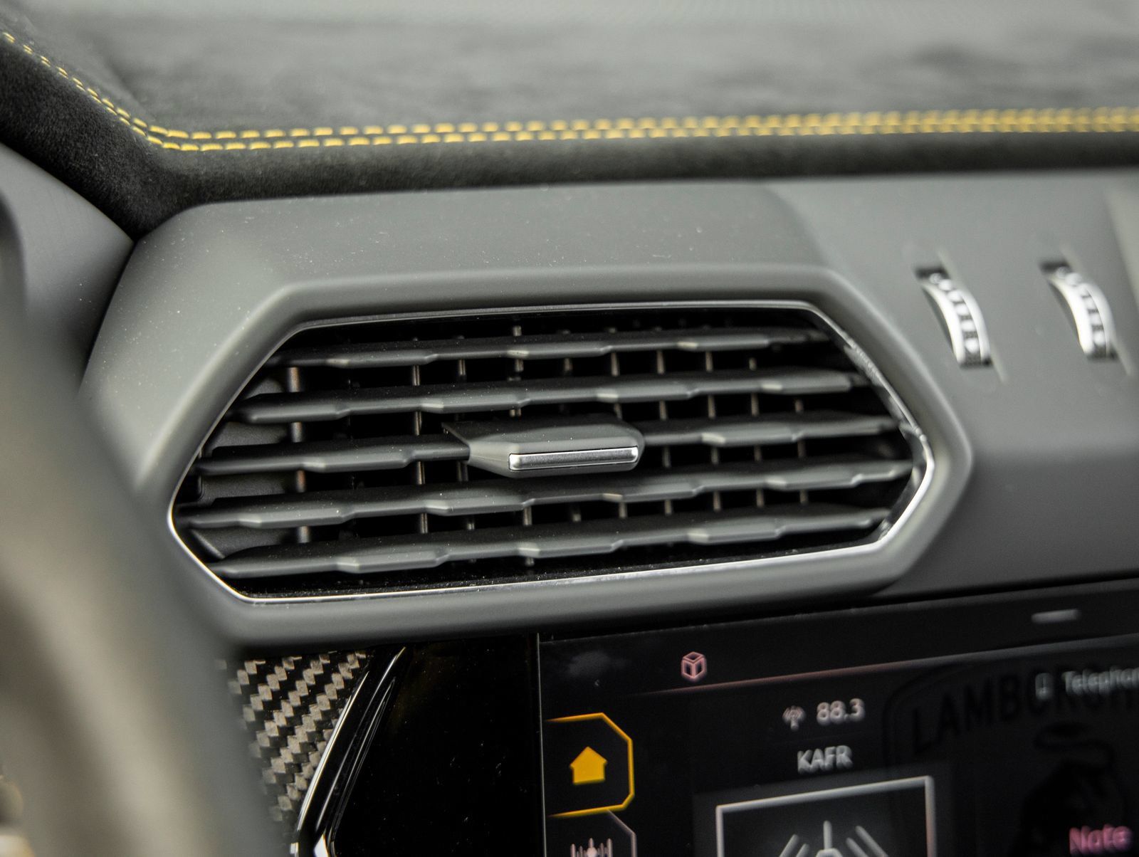 Used 2024 Lamborghini Urus Performante AWD/4WD image 35