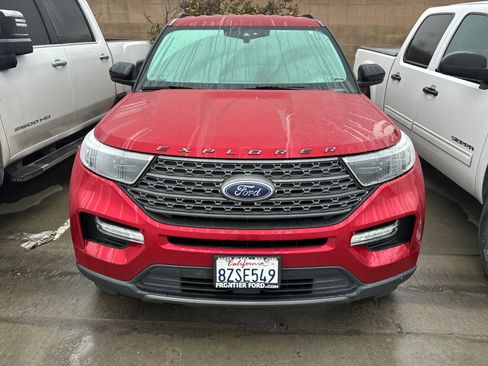 Used 2022 Ford Explorer XLT w/ Equipment Group 202A image 7