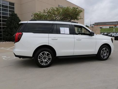 Used 2025 Ford Expedition Active AWD/4WD image 7